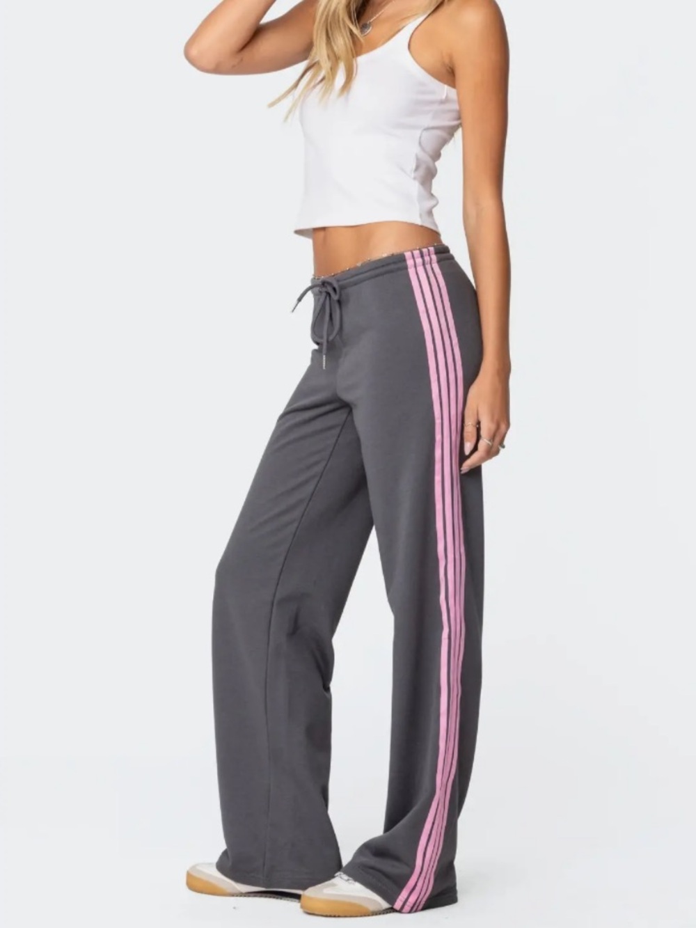 Edikted Averie Contrast Striped Sweatpants with pink stripes down the sides
Size